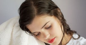 BÍ QUYẾT 2: Chăm Sóc Tóc Ngày Mưa